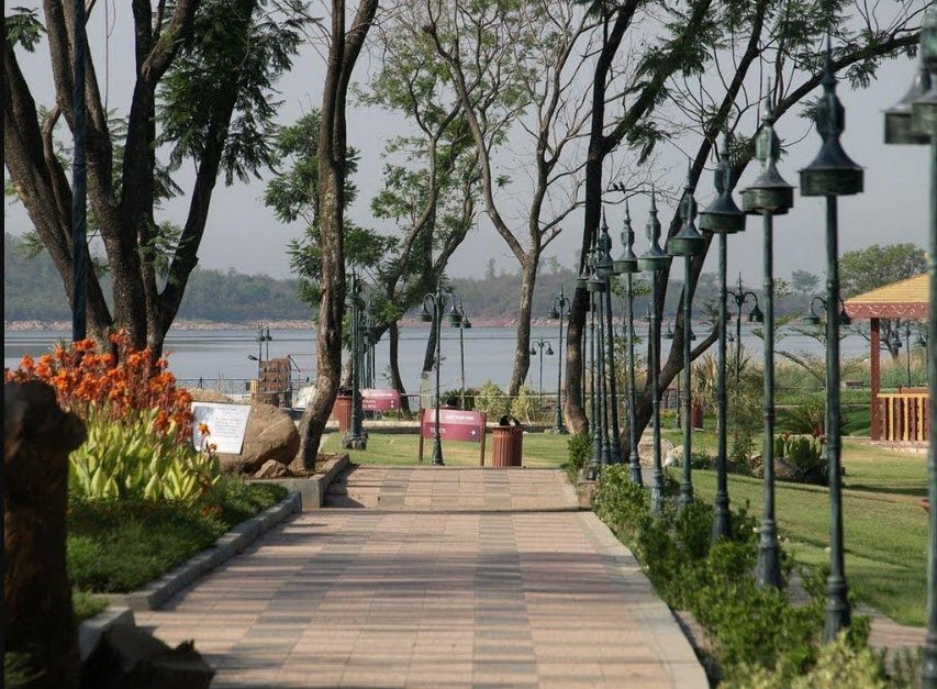 Lake View Park, Pakistan